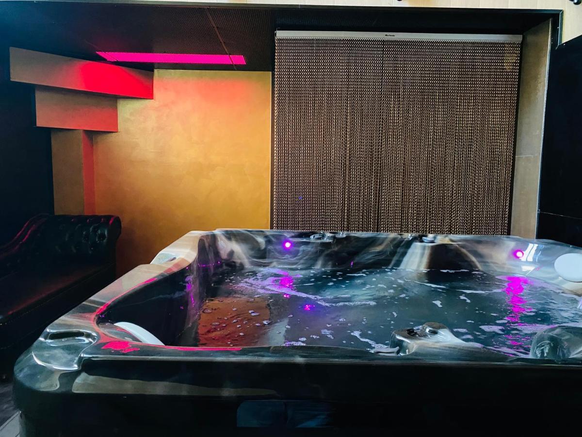 Mieuxqualhotel Jacuzzi Privatif Love Room ボルドー エクステリア 写真