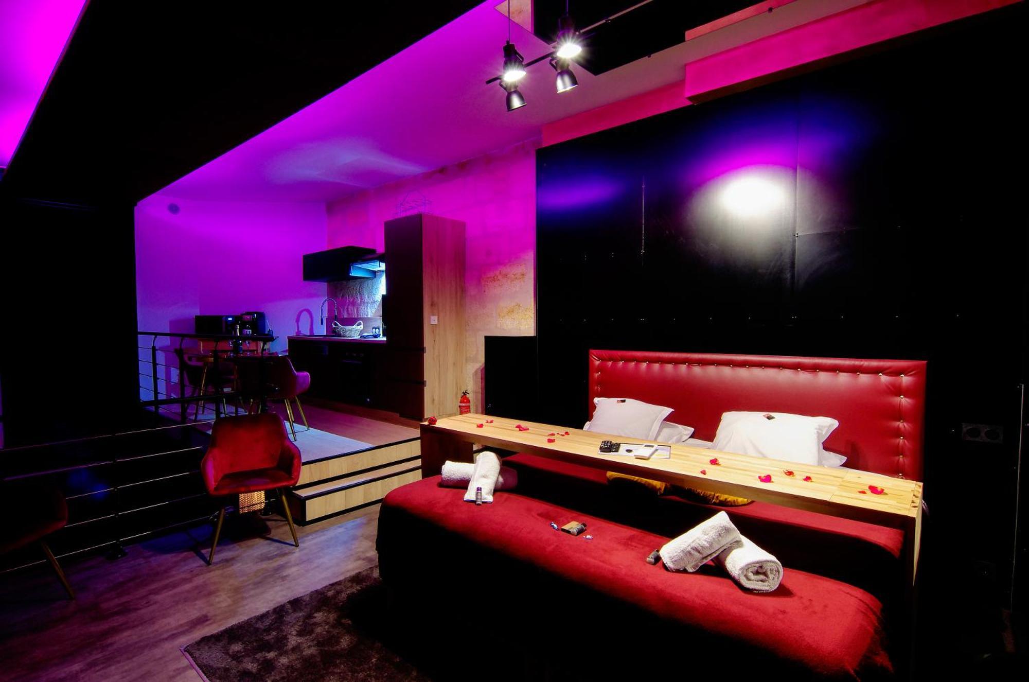 Mieuxqualhotel Jacuzzi Privatif Love Room ボルドー エクステリア 写真